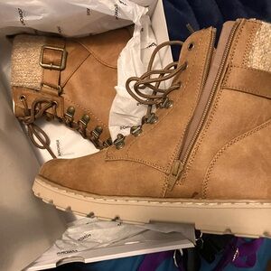 Nike Natural Lace-Up Boots